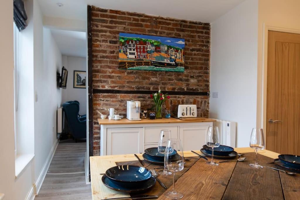 Herring Girl House - Harbourside Property, Sleeps 8 Скарборо Екстер'єр фото