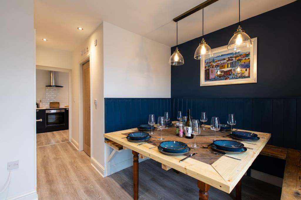 Herring Girl House - Harbourside Property, Sleeps 8 Скарборо Екстер'єр фото
